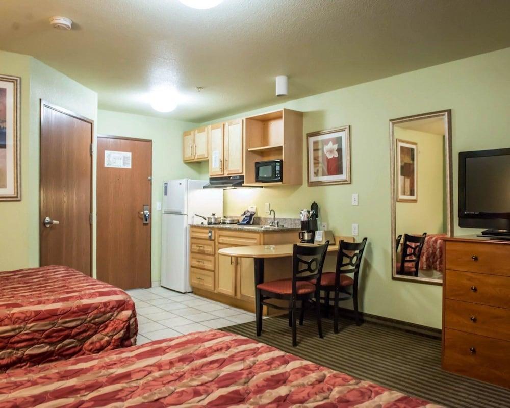 Hotel Suburban Near