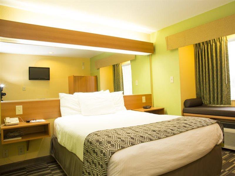 Hotel Microtel & By Wyndham 2*
