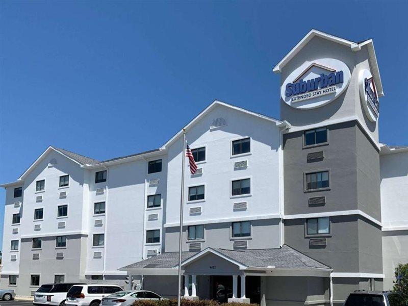 Hotel Suburban Near Panama City
