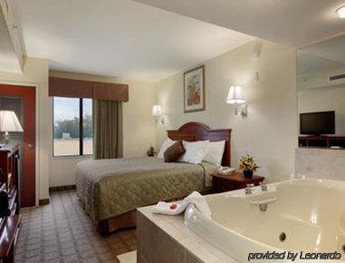 Hotel Ramada By Wyndham 2*