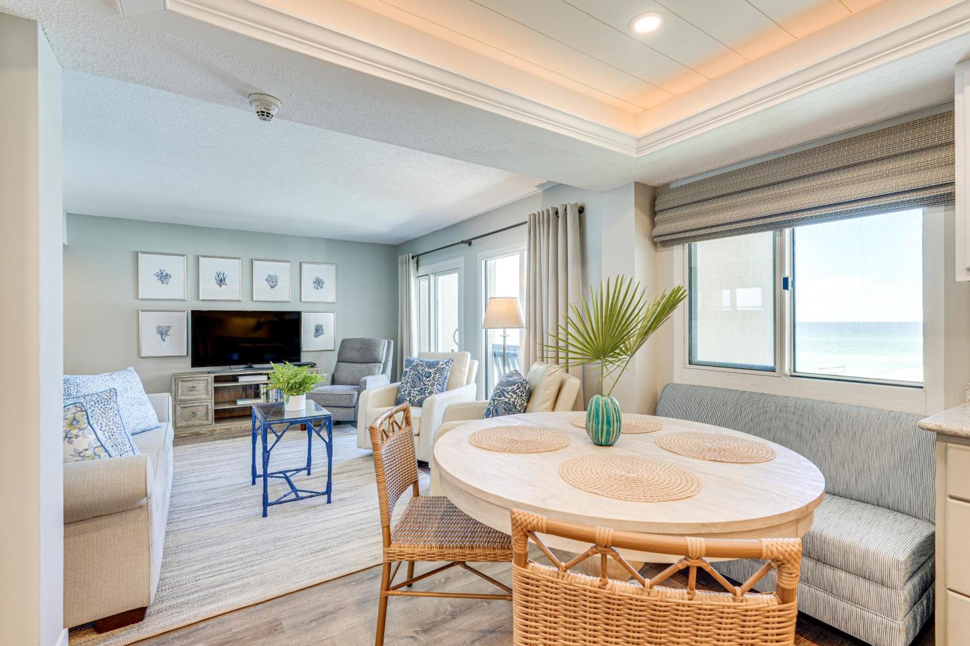 Beachfront With Balcony And Views! Apartment