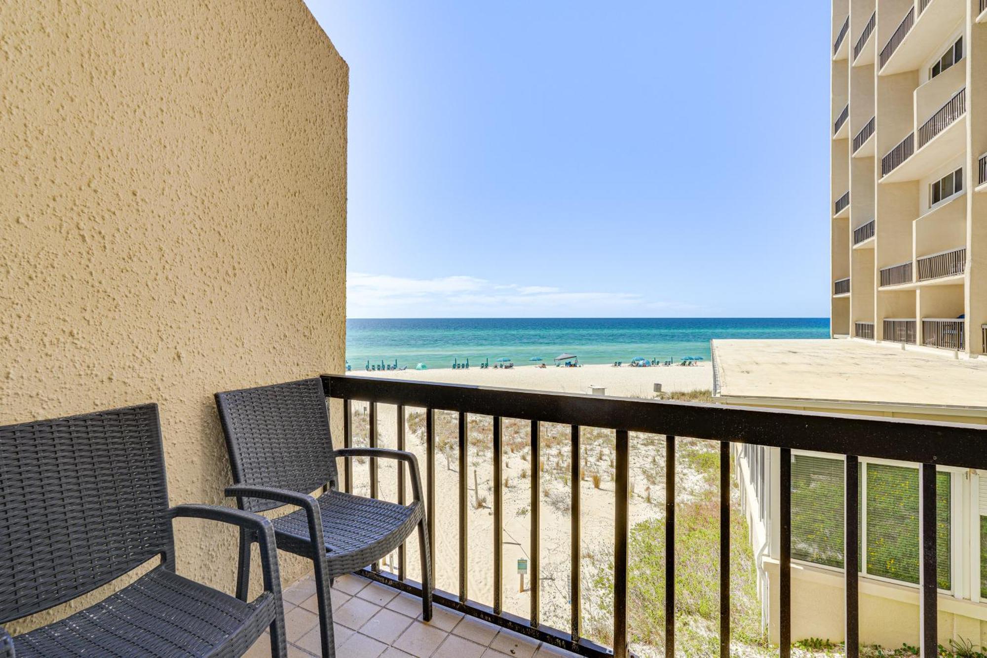 Apartment Beachfront With Balcony And Views! *