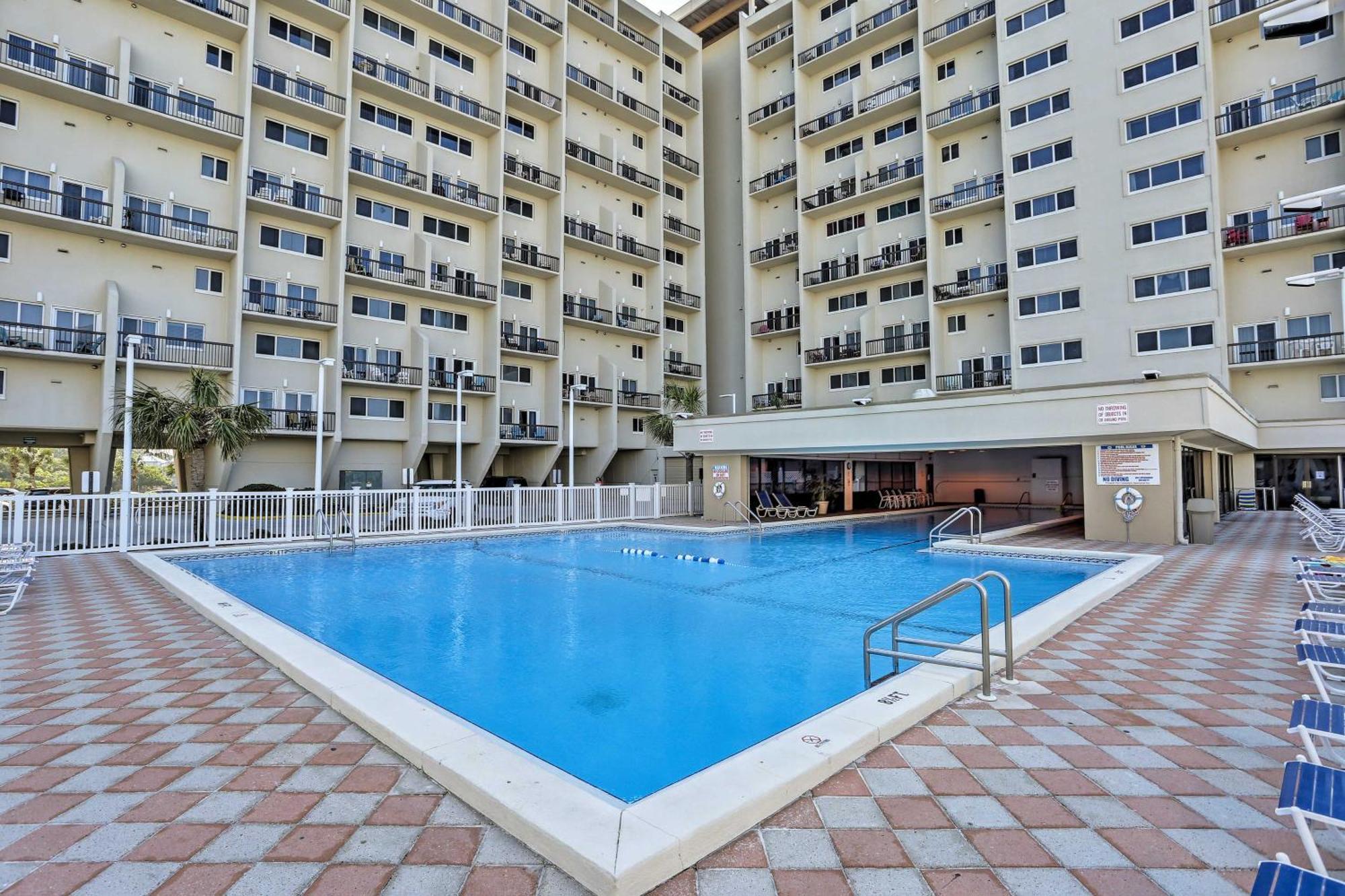Beachfront With Balcony And Views! Apartment