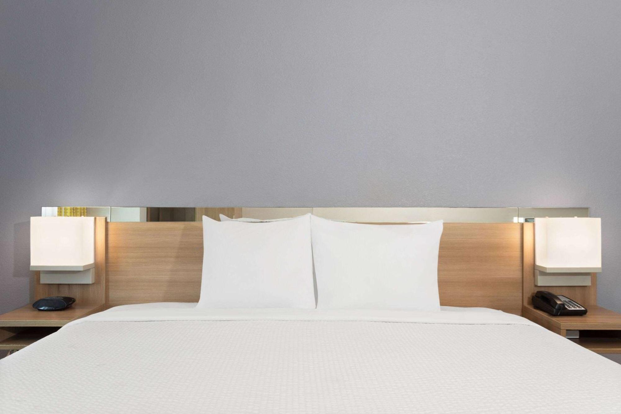 Microtel & By Wyndham 2* Panama City
