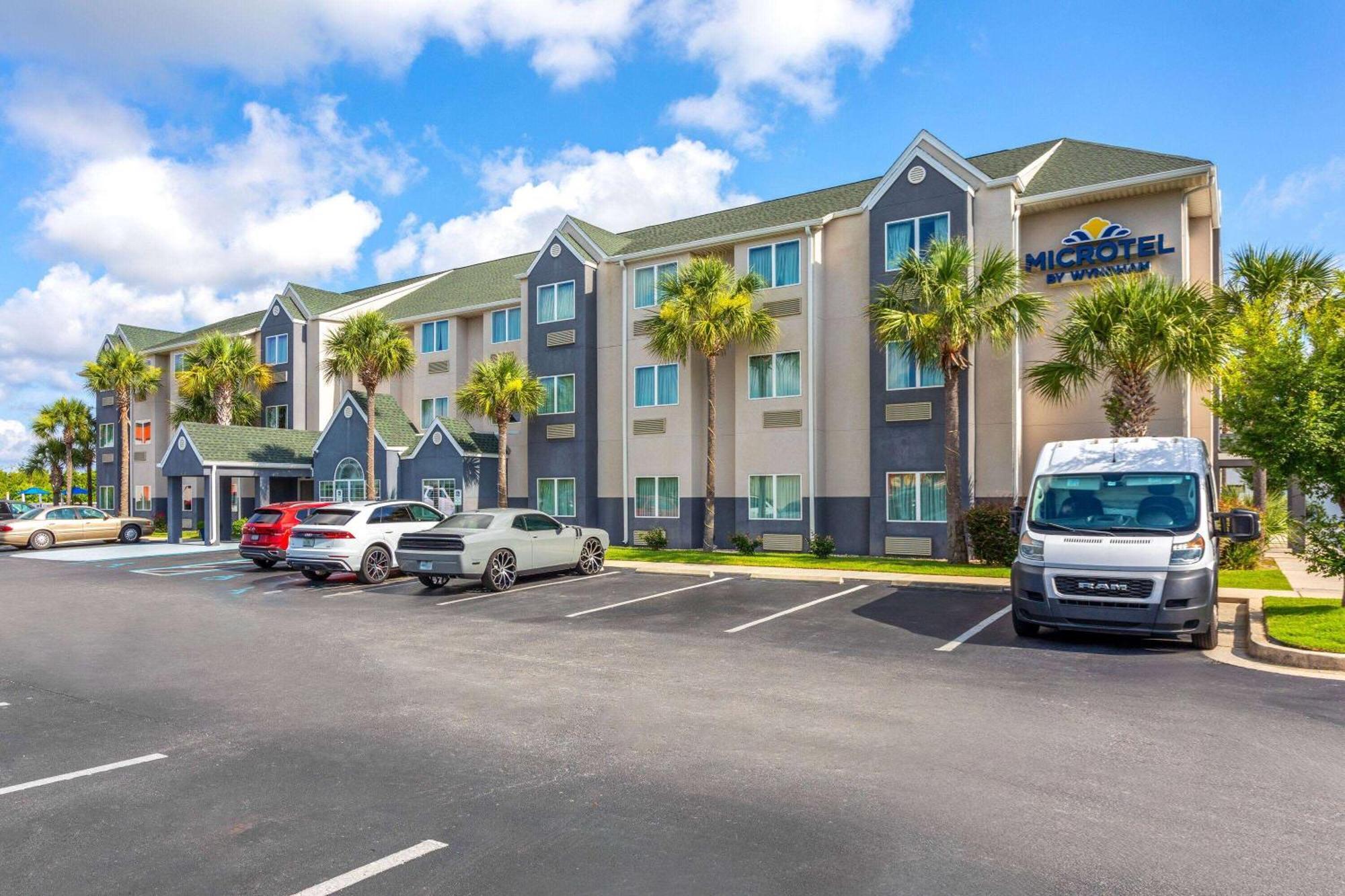 Hotel Microtel & By Wyndham