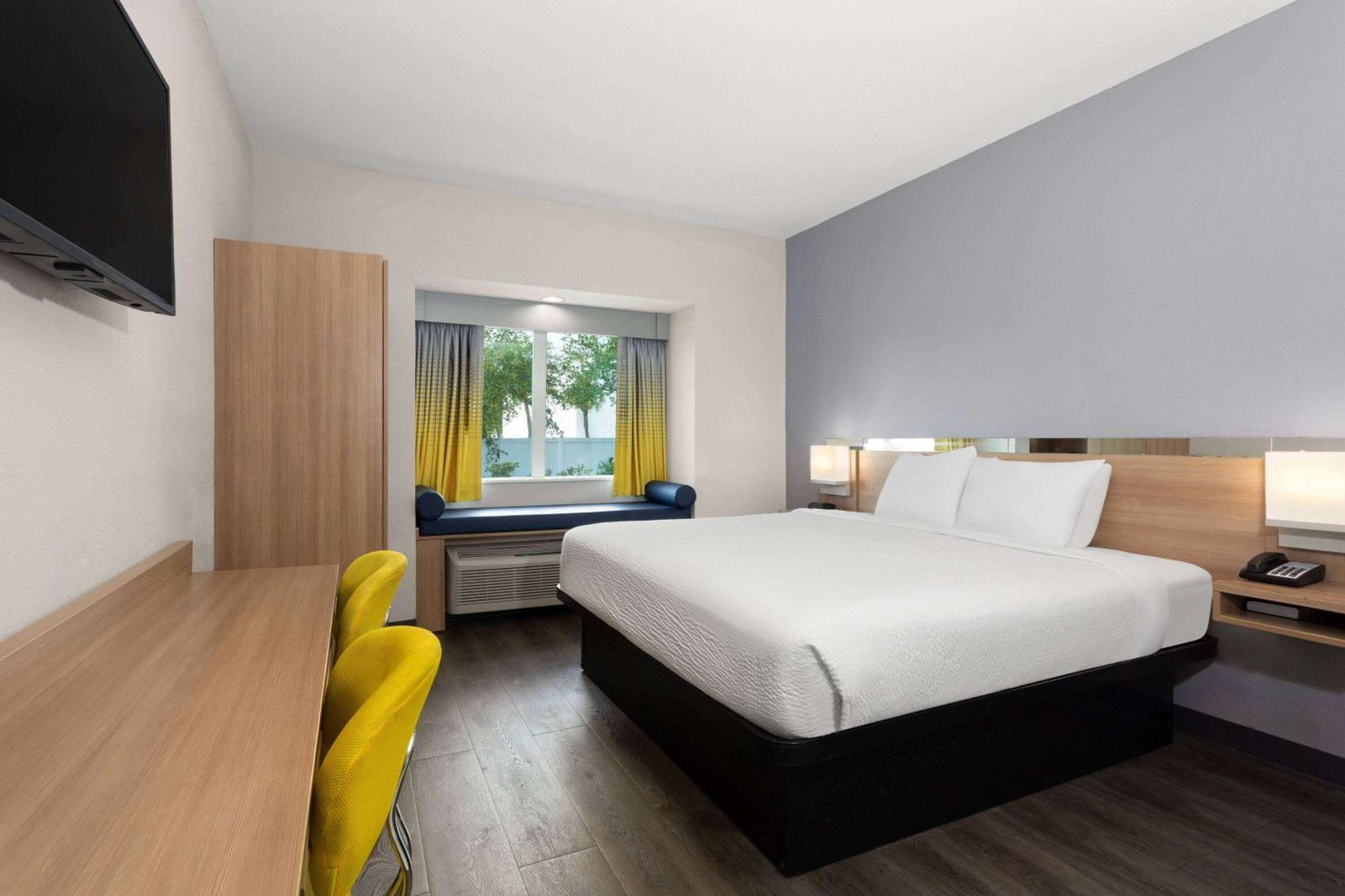 Microtel & By Wyndham 2*