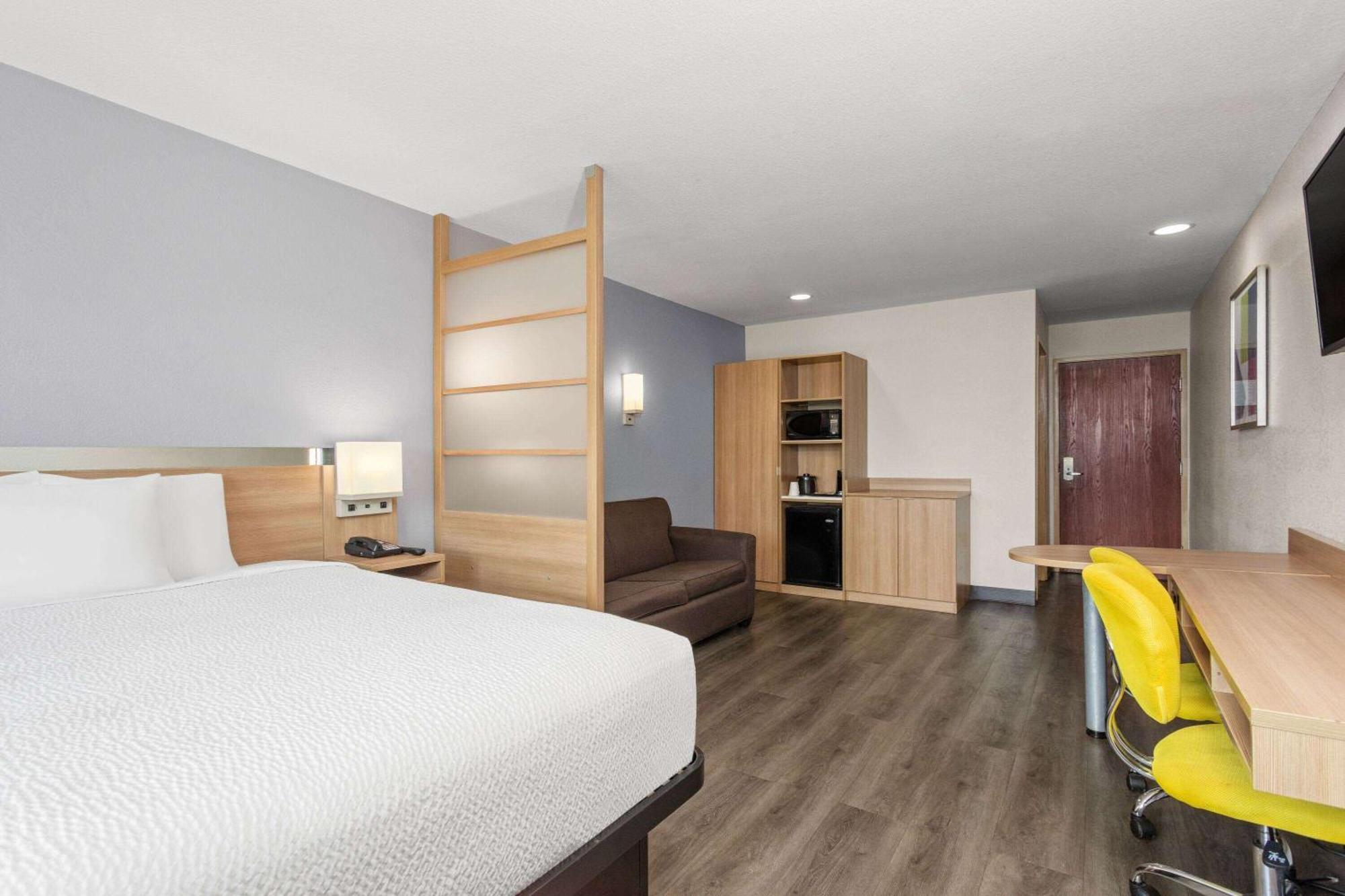 Hotel Microtel & By Wyndham
