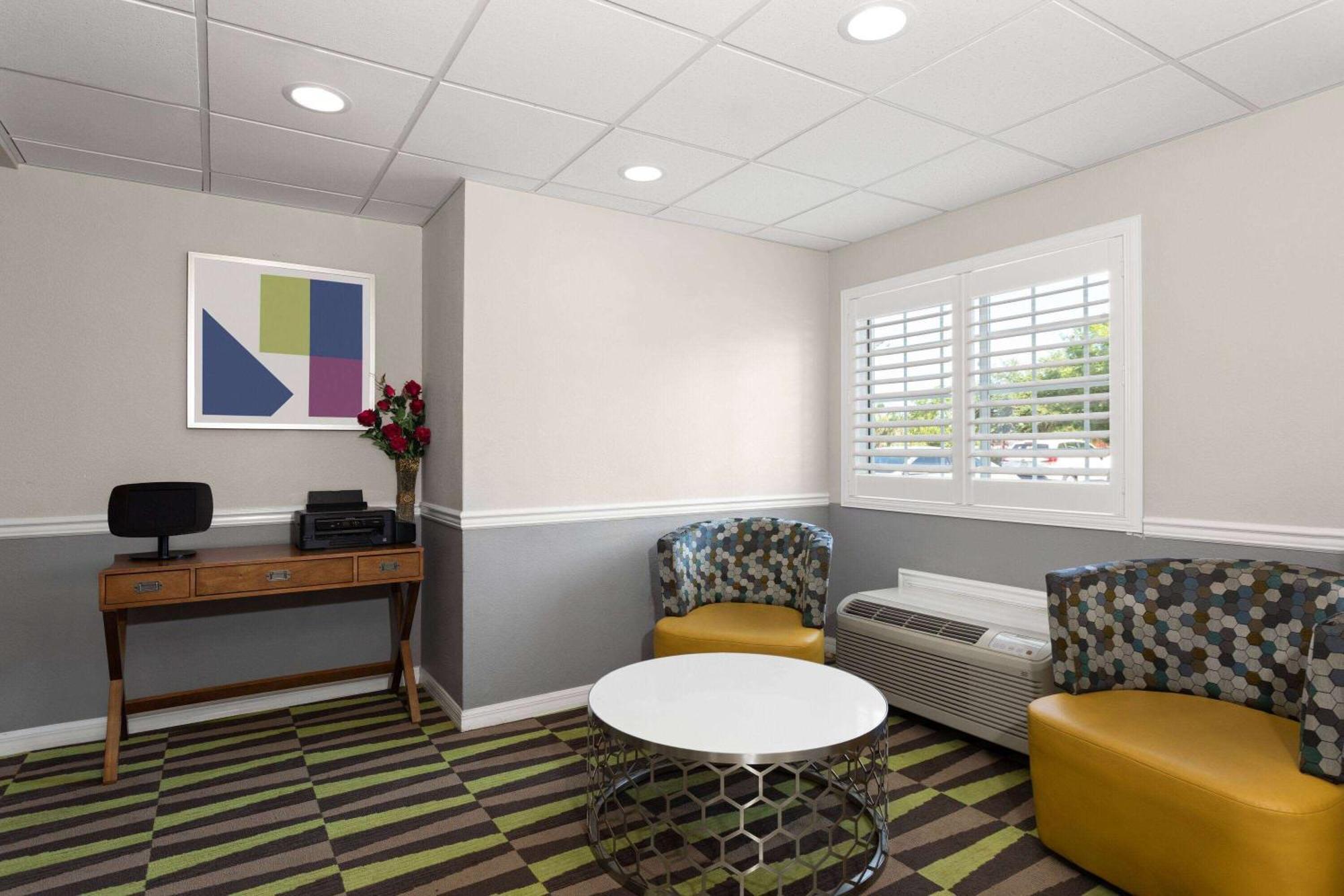 Hotel Microtel & By Wyndham