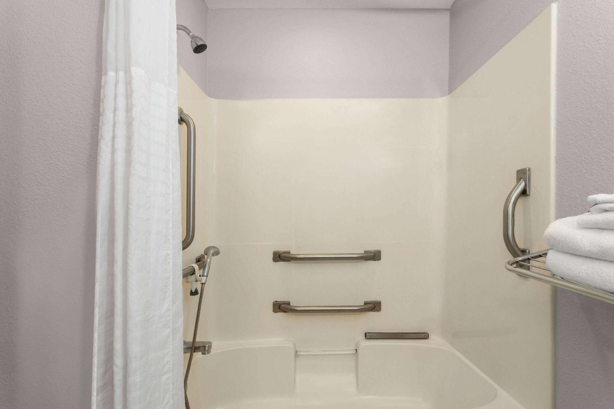 Microtel & By Wyndham Hotel 2*