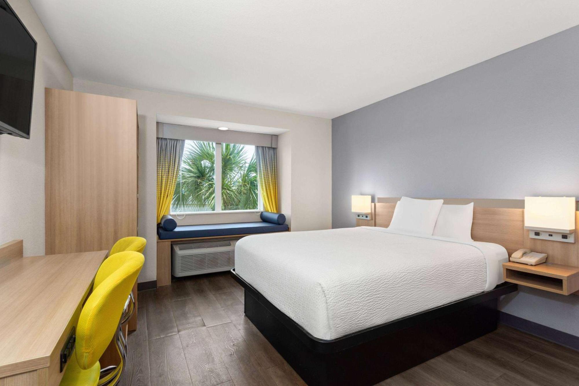 Microtel & By Wyndham Panama City