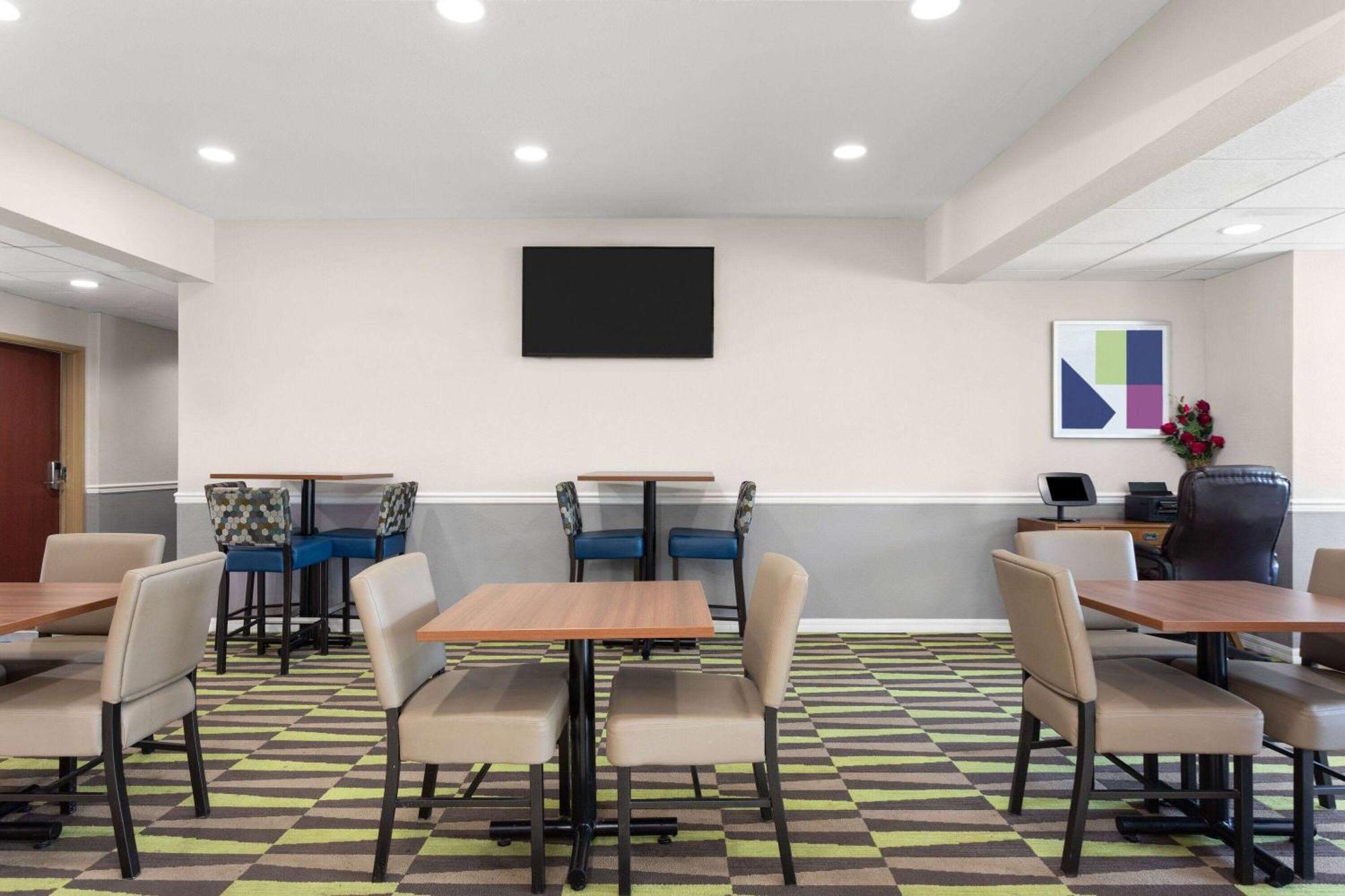 Microtel & By Wyndham Panama City