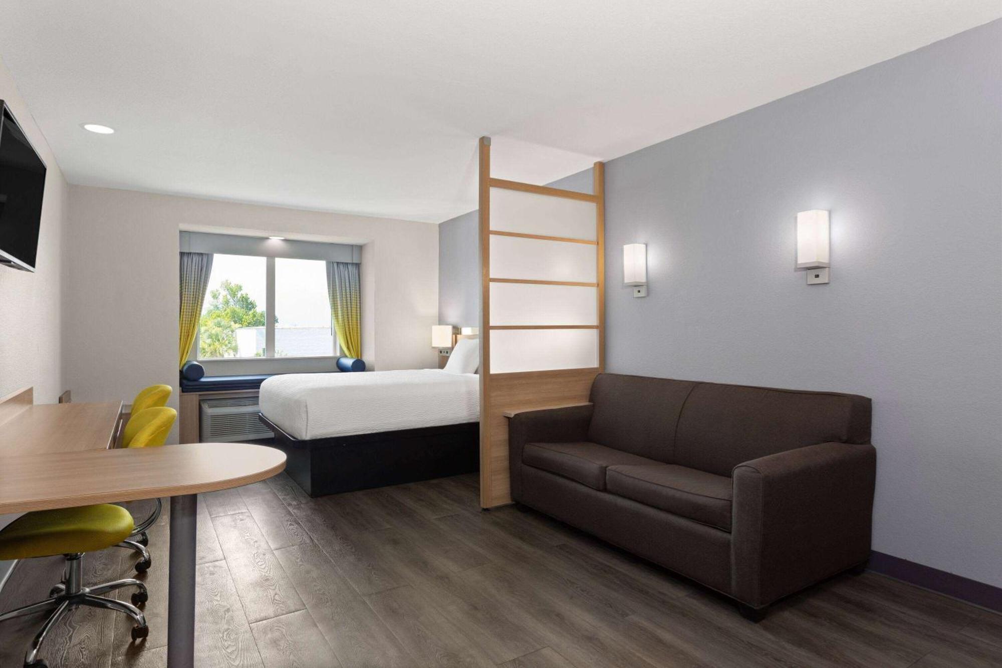 Microtel & By Wyndham Hotel Panama City