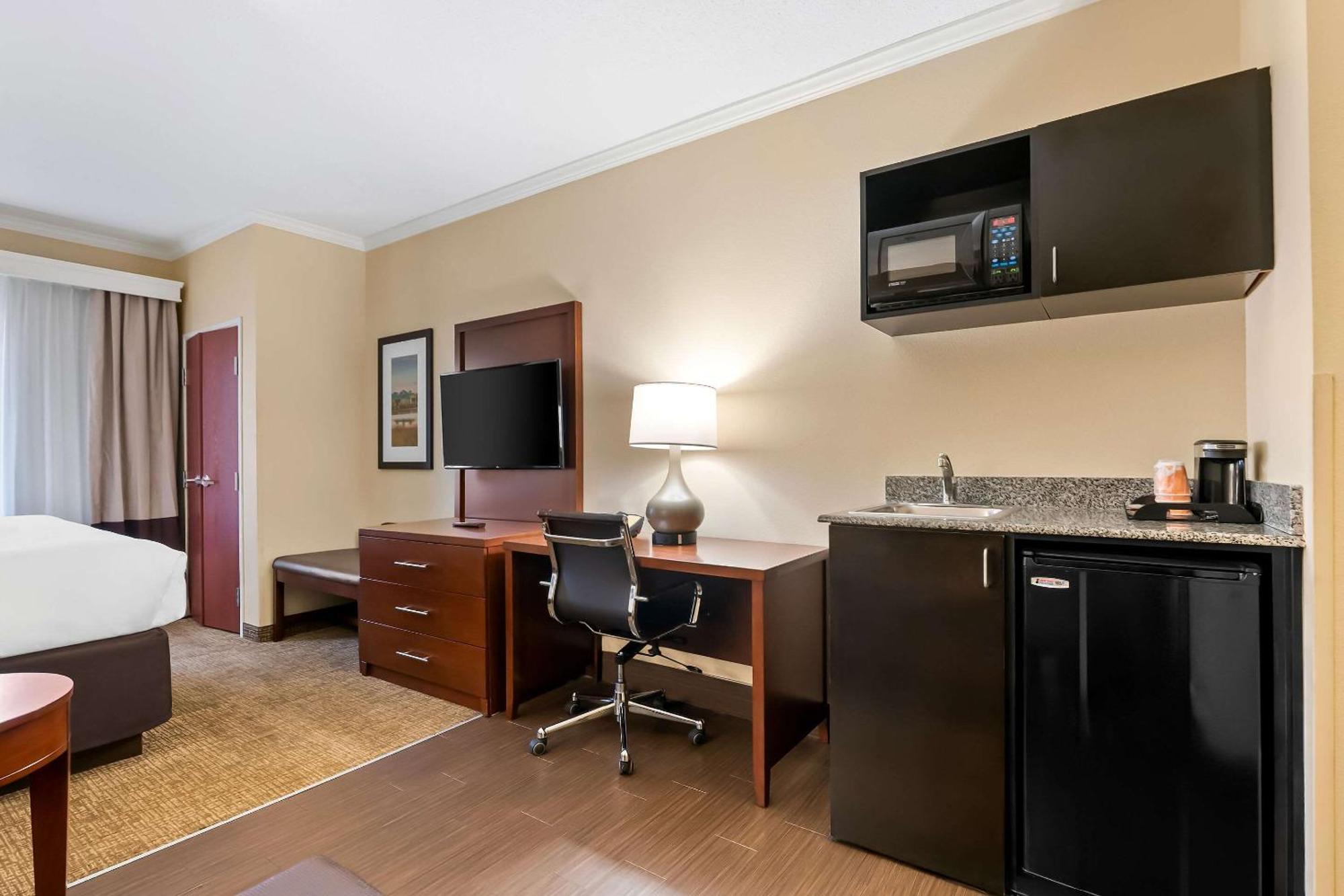 Comfort Near Tyndall Afb Hotel 3*