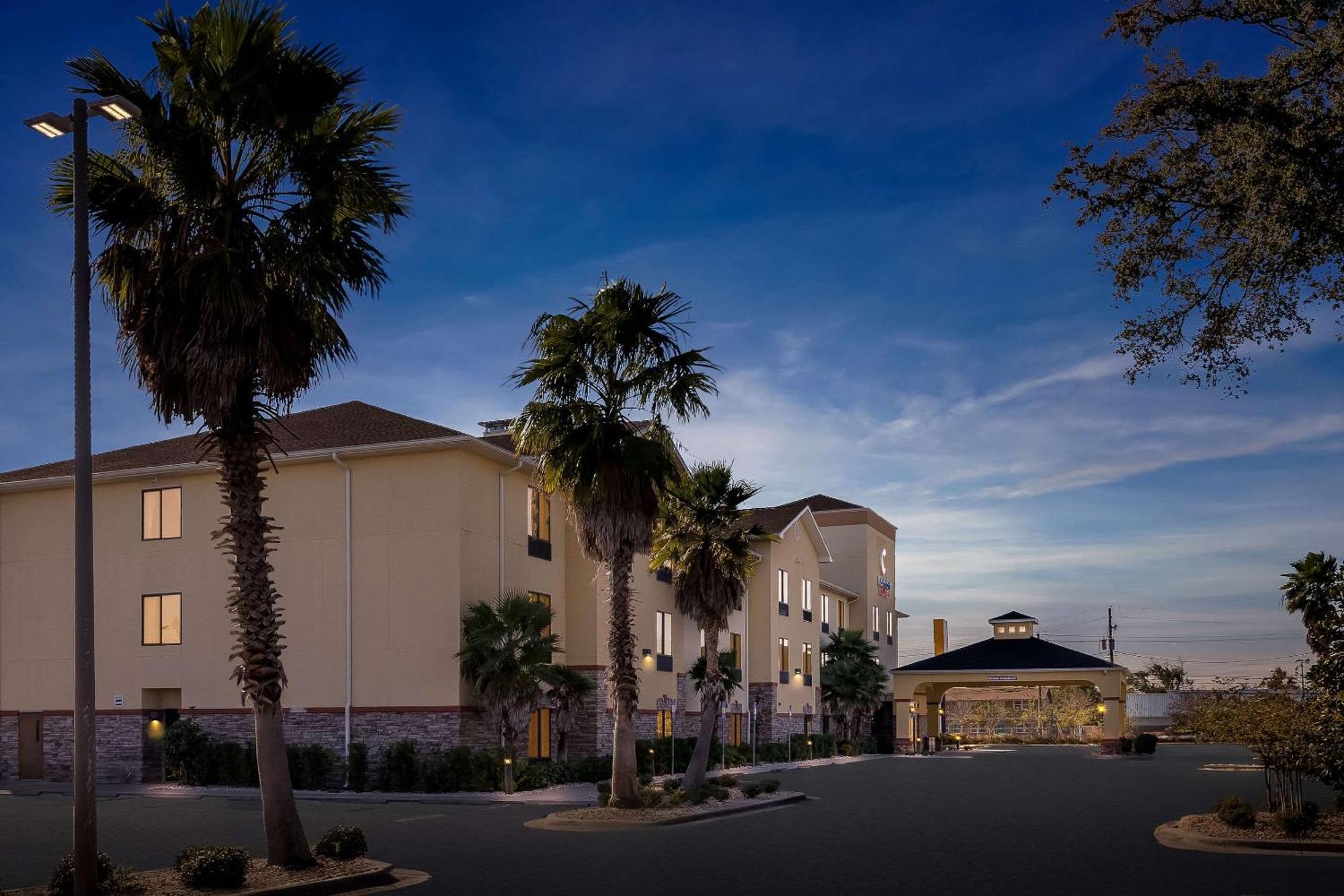 Hotel Comfort Near Tyndall Afb 3*