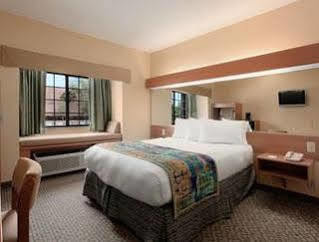 Hotel Microtel & By Wyndham 2*