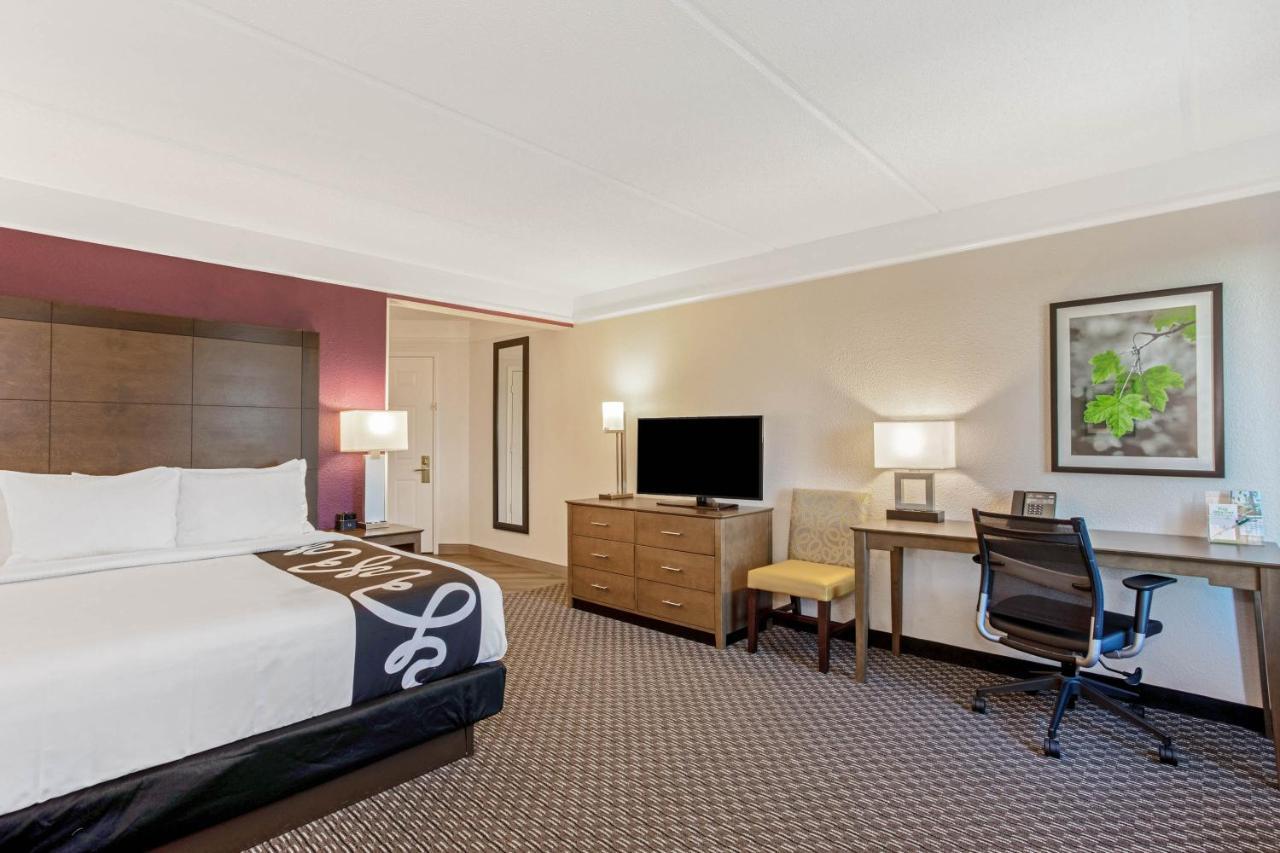 La Quinta & By Wyndham Hotel
